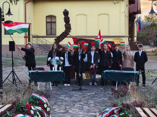 Tisztelgés az 1956-os forradalom és szabadságharc hősei előtt